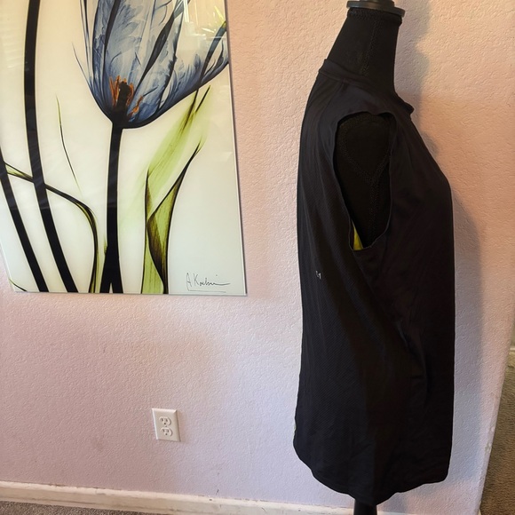 tank top shirt size medium - Picture 2 of 3